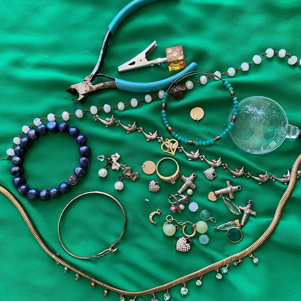 Lot junk jewelry